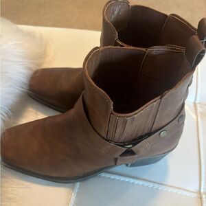 NWT Sonoma Womens Whiskey Cognac Heeled Boot